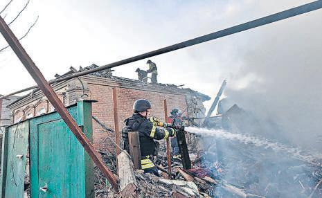 Trump threatens Russia with sanctions on Ukraine