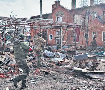 Russia Retakes Major Border Town as Ukraine Talks Loom