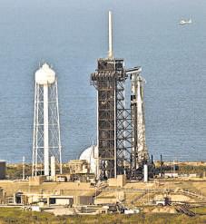 NASA, SpaceX Delay Flight Set to Retrieve Stuck Astronauts