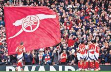 Arsenal edge out Chelsea, Fulham beat Spurs