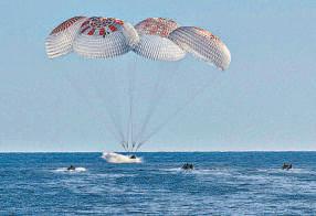 Perfect splashdown: Smiles, thumbs-up