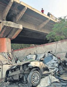 Car topples off bridge onto shanty in Gzb; four injured