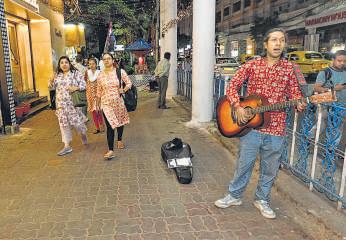 Rethinking streets: Why India's cities need to earmark room for buskers