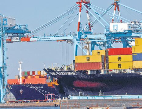 China Censors Tariff-Related Content on Social Media