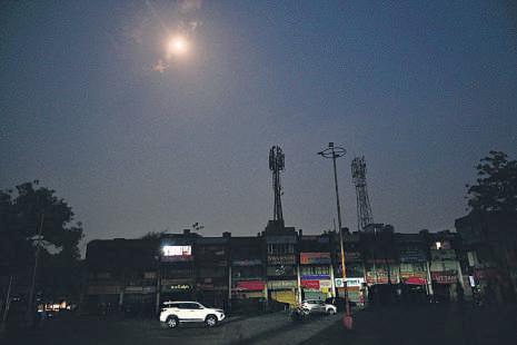 Border states battle blackouts, strikes