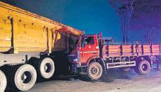 13 killed, 11 injured in C'garh as trailer truck rams into truck