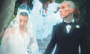 Kourtney-Travis share wedding pics to celebrate third anniversary