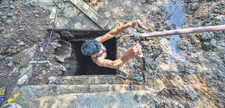 Storm drain desilting raises manual scavenging concern