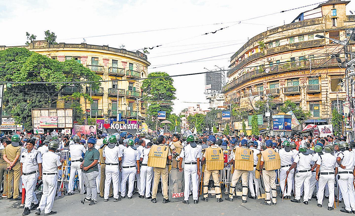 RG Kar victim’s parents allege assault during rally