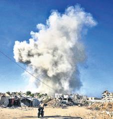 Israeli planes and tanks pound Gaza City suburbs