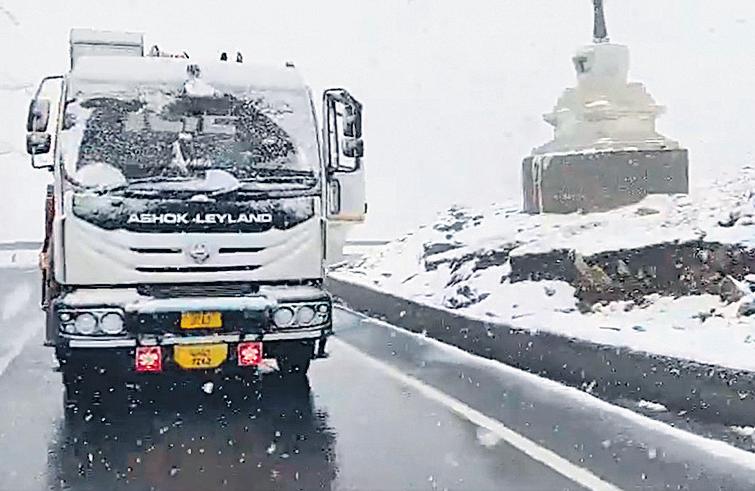 Season’s 1st snowfall in Ladakh early this year