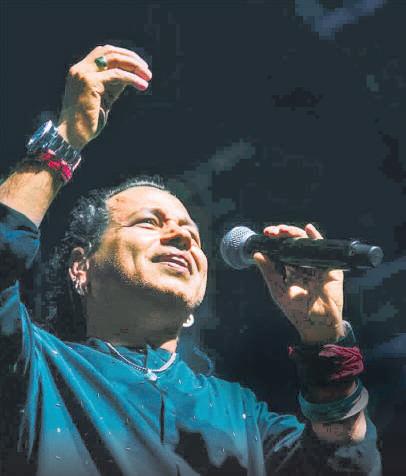 KAILASH KHER PAYS MUSICAL TRIBUTE TO INDIAN ARMY