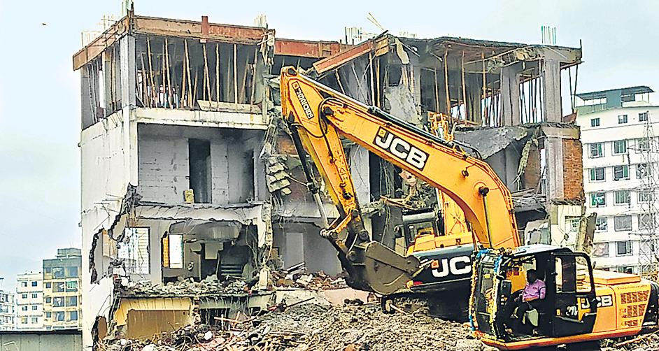 Apex court urges states and HCs to take tough stand against illegal constructions