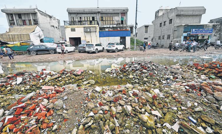 Paper market turns out a damp squib