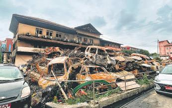 Nepal apex court shifts to tents