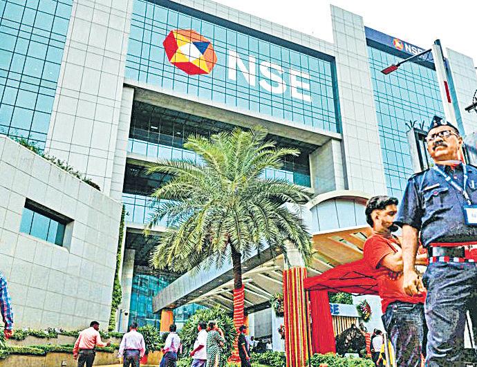 Mkts fall as US visa rules trigger sell-off