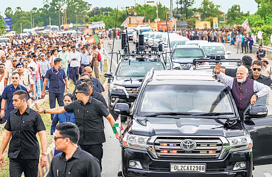 Congress left no chance to loot country, says PM