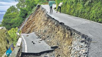 Darjeeling deluge kills 18 after landslides sweep through hills