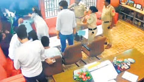 DUSU leader slaps prof: DU forms probe panel