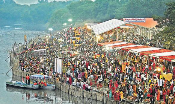 Chhath crowds throng Yamuna