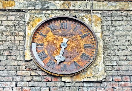 Time ticking on one stalled second