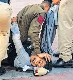 Another day of noxious air for Delhi