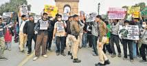 23 students held after clashes at India Gate pollution protest