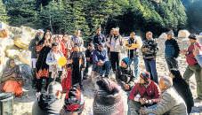 Local residents tie ‘raksha sutras’, pray for Deodar trees
