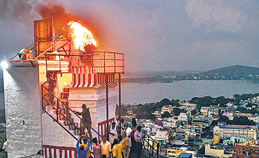 Madras HC upholds ruling allowing lighting of deepam on Madurai hilltop