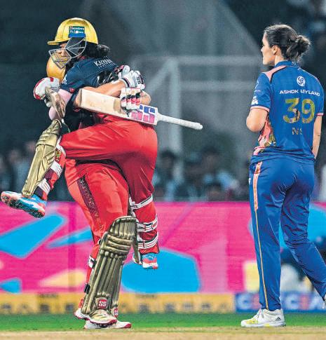 All-round show by de Klerk guides RCB to thrilling win