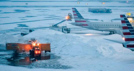 US storm causes fatal crash, 16K flights cancelled in 2 days