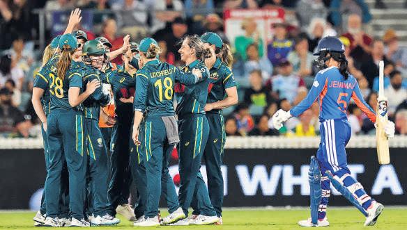 India women falter in chase, lose second T20I against Oz
