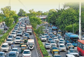 Ashram pipeline repair triggers jams in SE Delhi