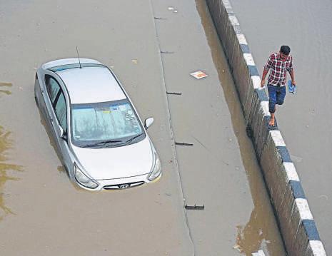 2 hrs of rain leaves 8 dead across Ggm