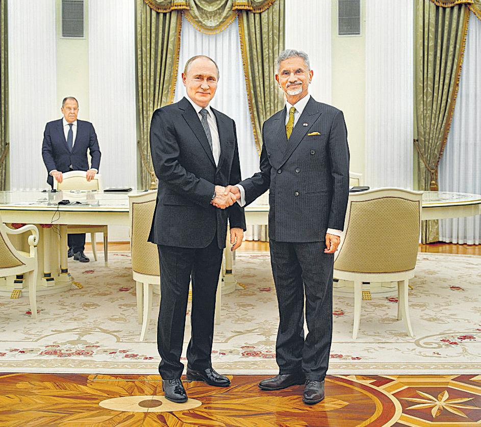 Focus on trade as EAM meets Putin and Lavrov