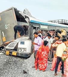 19 killed in T’gana bus-lorry collision