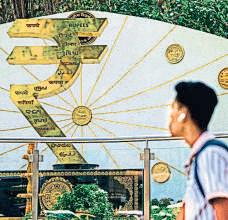 Falling rupee leaves few winners