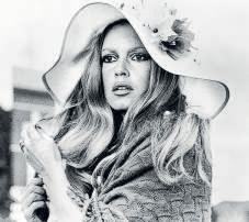 Iconic screen siren who made a radical shift dies at 91
