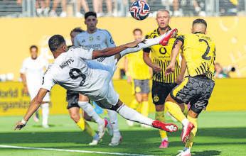 PSG set up semis clash with Mbappe's Madrid