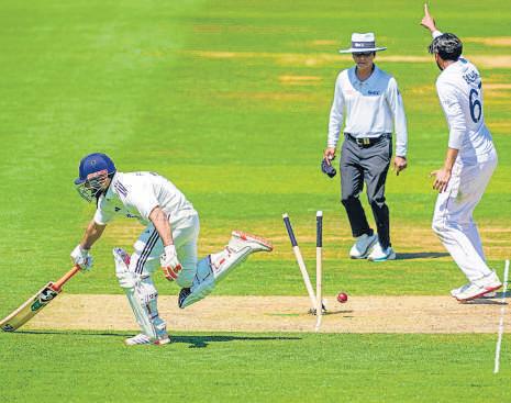 Pant's run-out tilts scales in hosts' favour at lunch