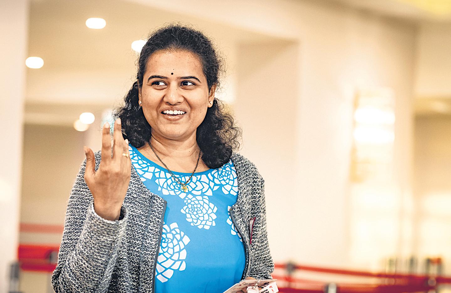 Humpy blitzes Lei to set up all-Indian final versus Divya