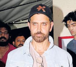 Hrithik's dual Dhurandhar reviews leave internet puzzled