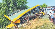 3 students killed as train hits school bus at TN rly crossing