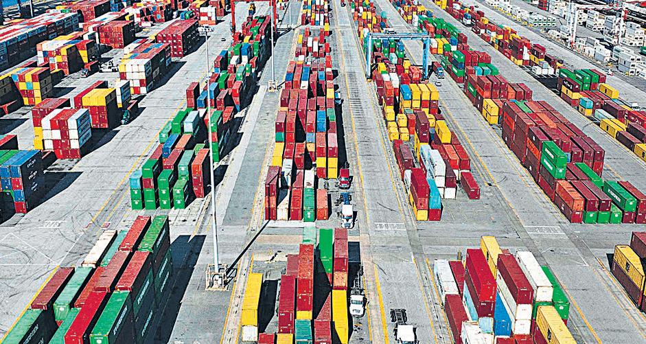 India’s exports cross $400 bn in HI FY26 despite headwinds