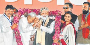 PM raises NDA poll pitch, calls Oppn 'tie-up of thugs'