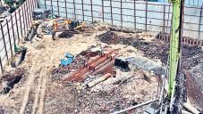 2 dead, 3 injured as a wall of mud gives way at building site