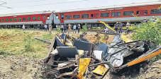 3 students killed in TN bus-train collision