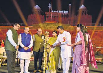 On Foundation Day, CM praises Delhi's diversity