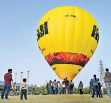 Up in the air: Few takers for balloon rides