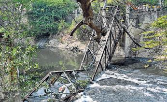 ‘Unsafe’ bridge collapses in N Delhi, woman drowns in drain underneath